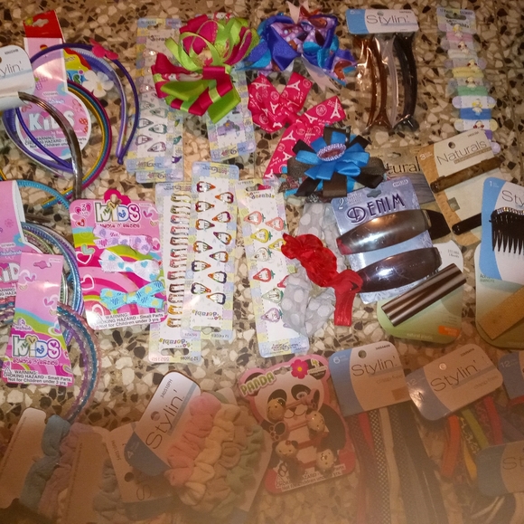 4 piece Hair accessories - Picture 6 of 6